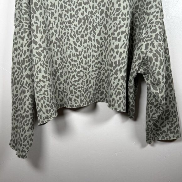 American Eagle Animal Print Fleece Pullover XL Sage Green Long Sleeves Cozy - Picture 11 of 15